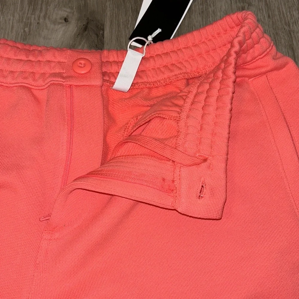 🎄FIRM PRICE🎄 Adidas Heavyweight shmoofoil shorts unisex